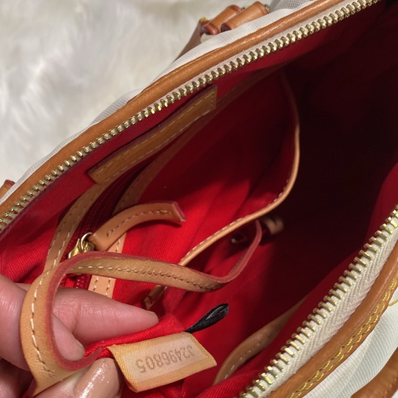 DOONEY & BOURKE Like NEW 💃🏻 Elegant White Quilted Handbag with Tan Accents - Picture 7 of 9